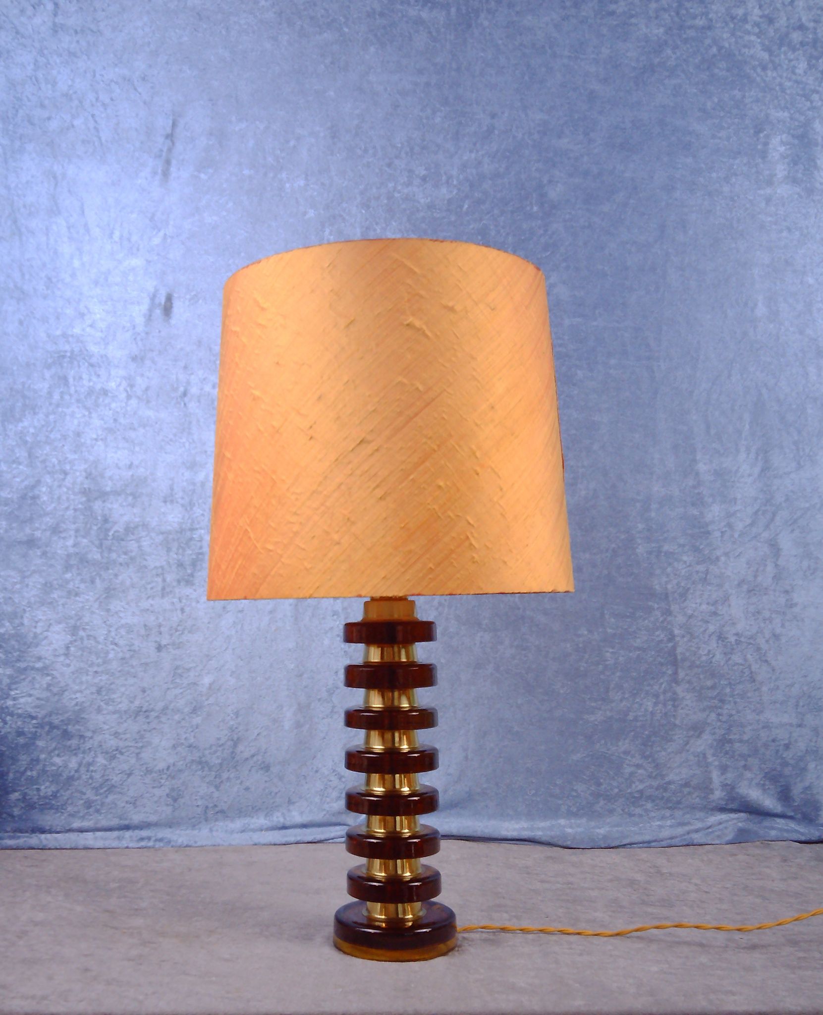 Glass and brass tablelamp from Möllers Armaturfabrik Eskilstuna, Sweden. 1970's.