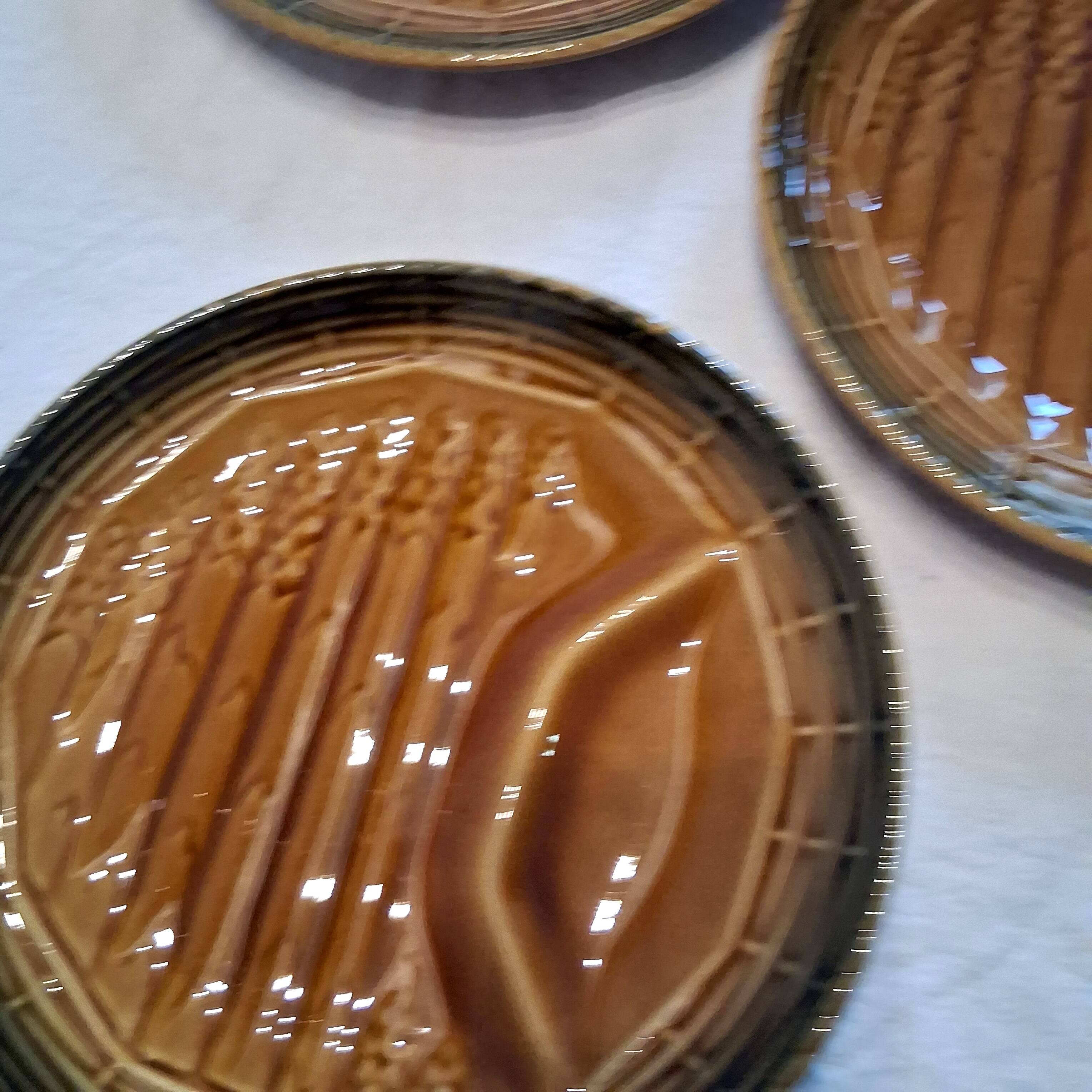 6 asparagus plates stamped "Sarreguemines" on the back in very good condition.
