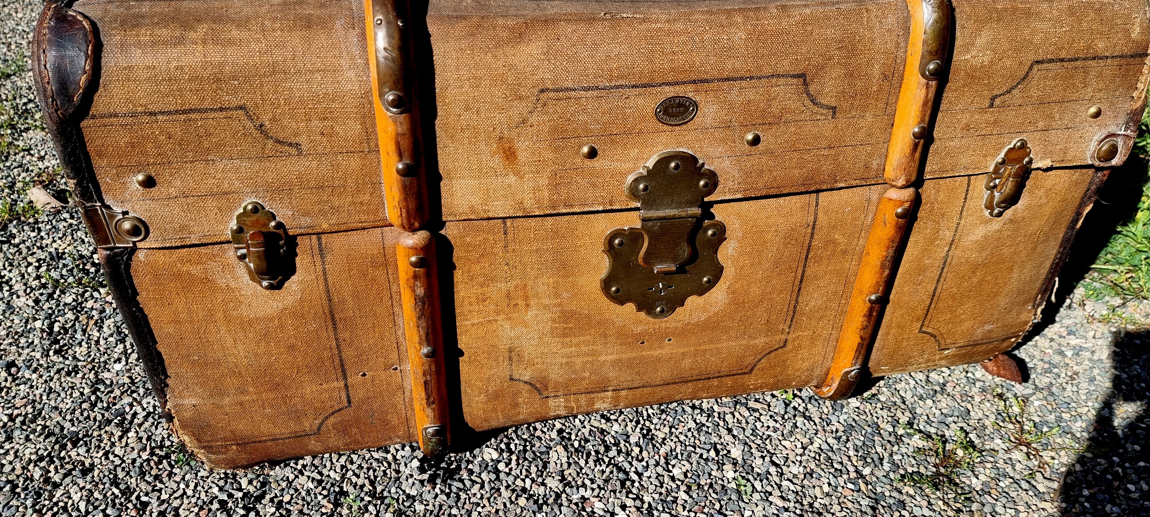 Travel trunk 1900
