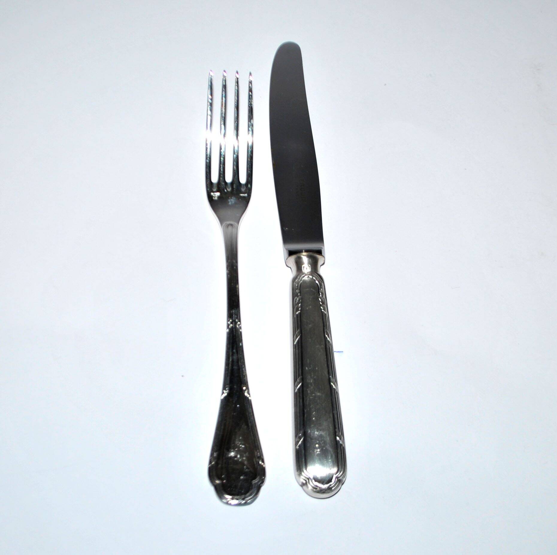 Ercuis set of 2 Trianon metal-plated dessert cutlery with crossed ribbon for cheese starter.