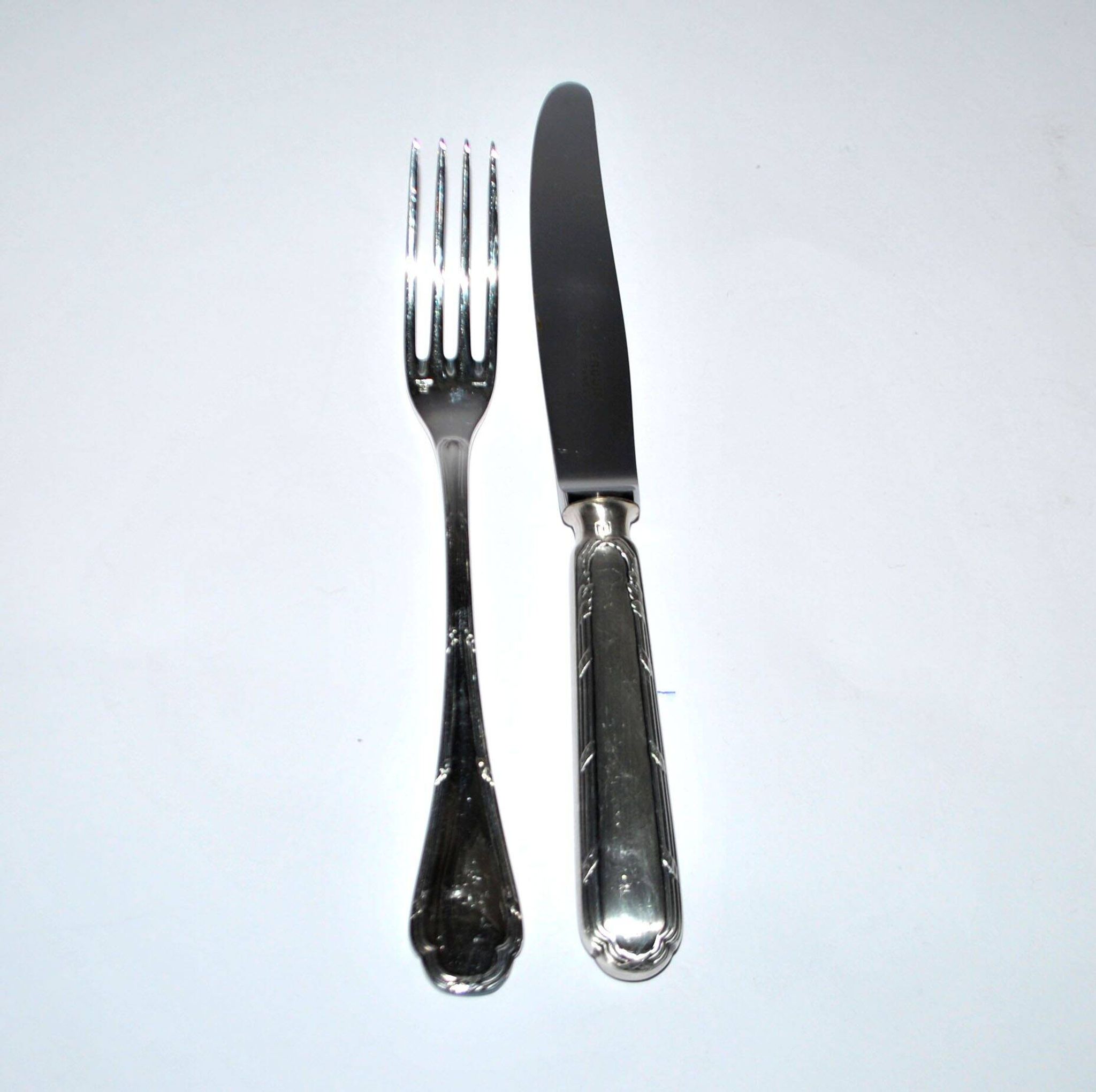 Ercuis set of 2 Trianon metal-plated dessert cutlery with crossed ribbon for cheese starter.