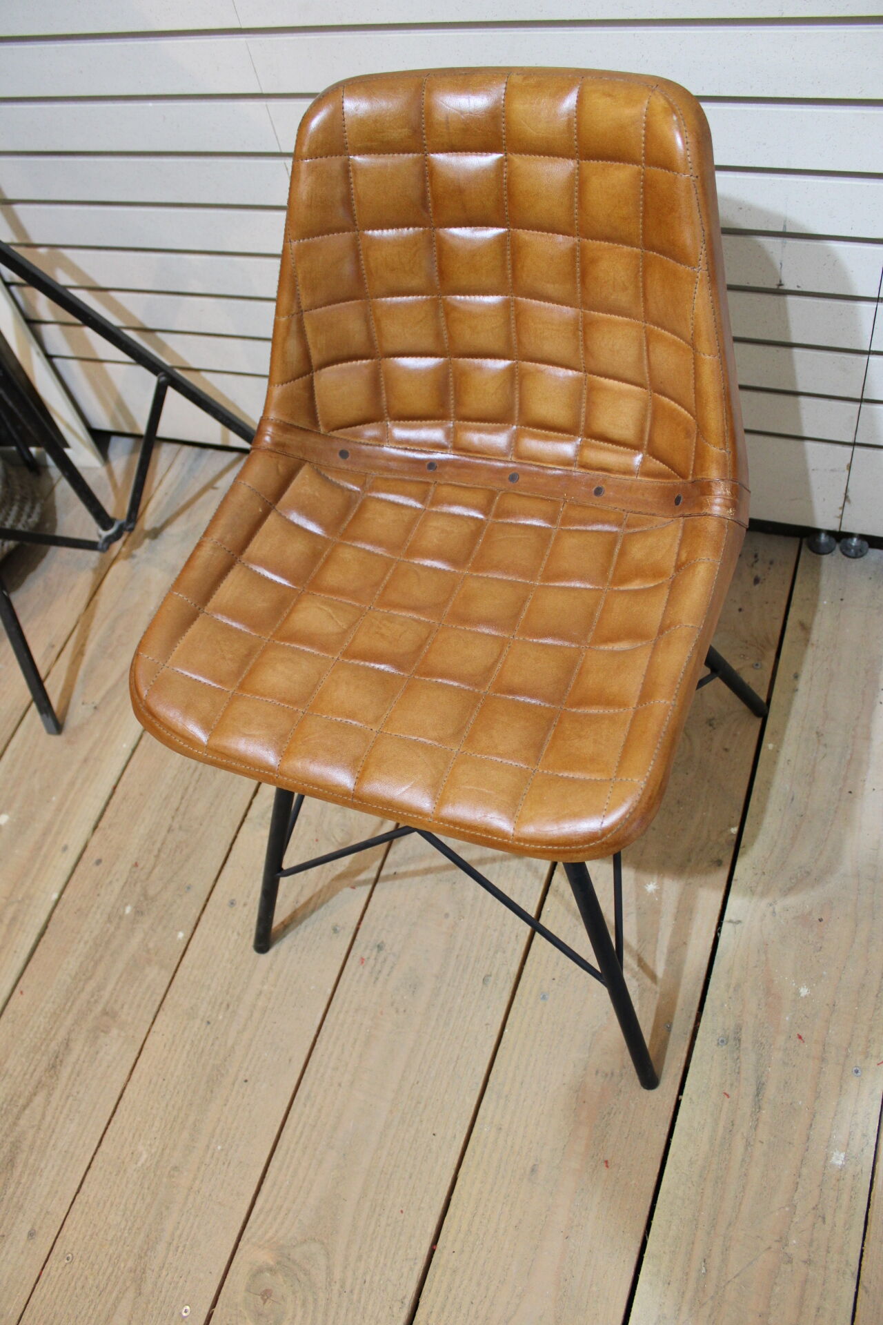 4 camel-coloured leather seating chairs