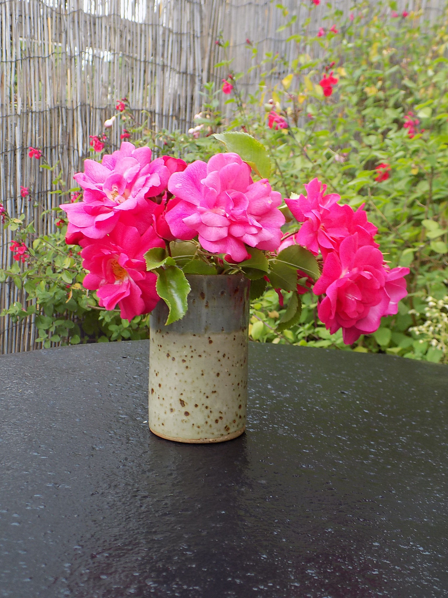 Petit vase droit en grès
