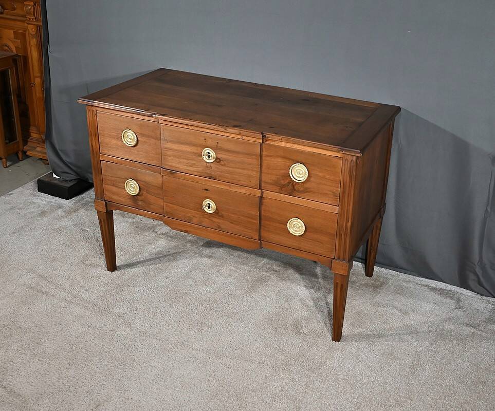 Walnut Jumping Commode, Louis XVI period – Late 18th century