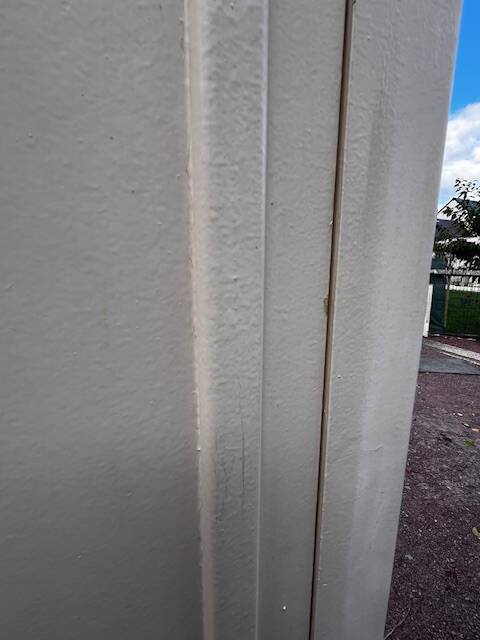 White 2-door bonnet cabinet