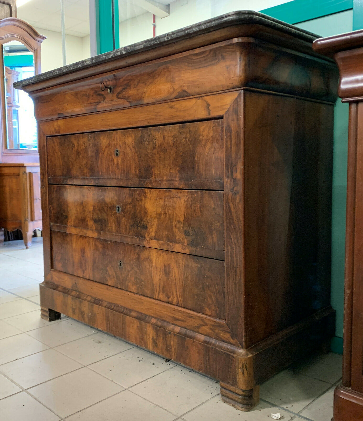 Commode of lady louis Philippe era in walnut bramble around 1830