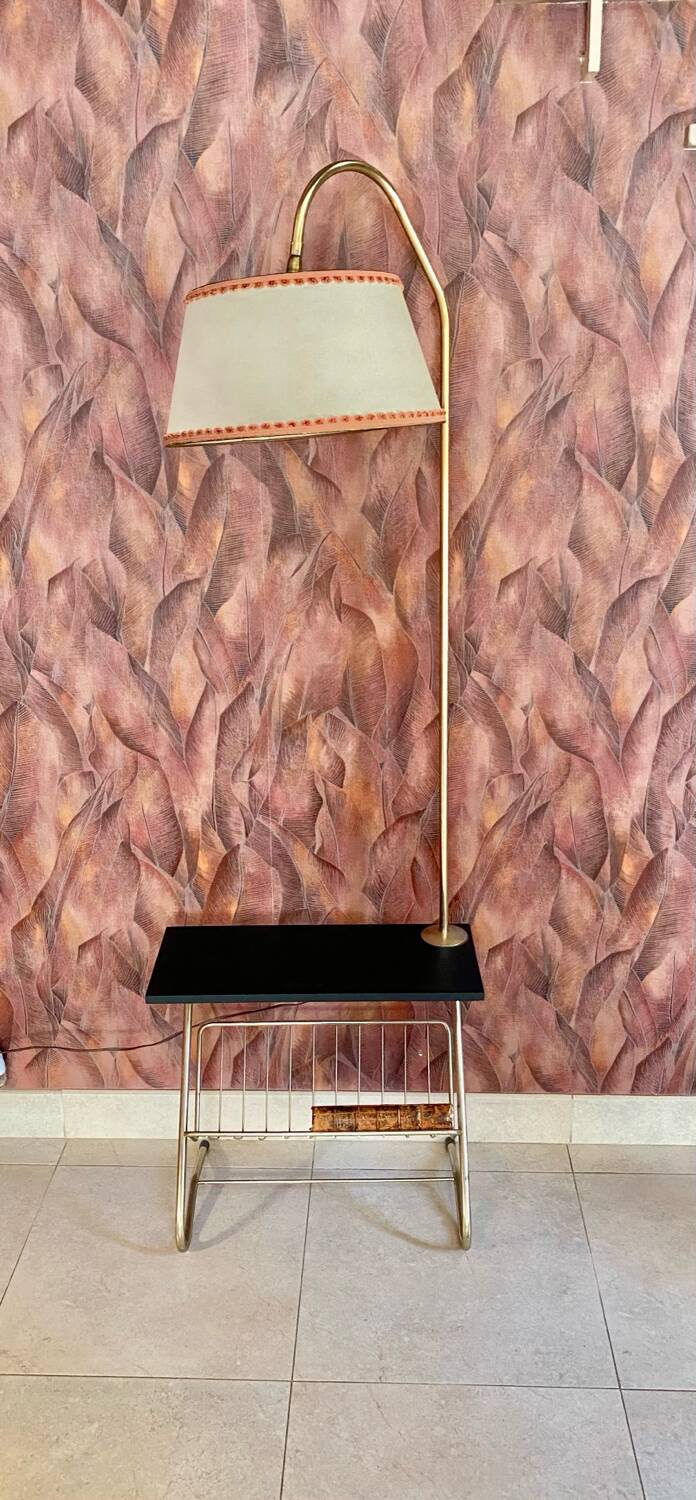 Lampadaire liseuse à tablette et porte revue vintage français 1960.