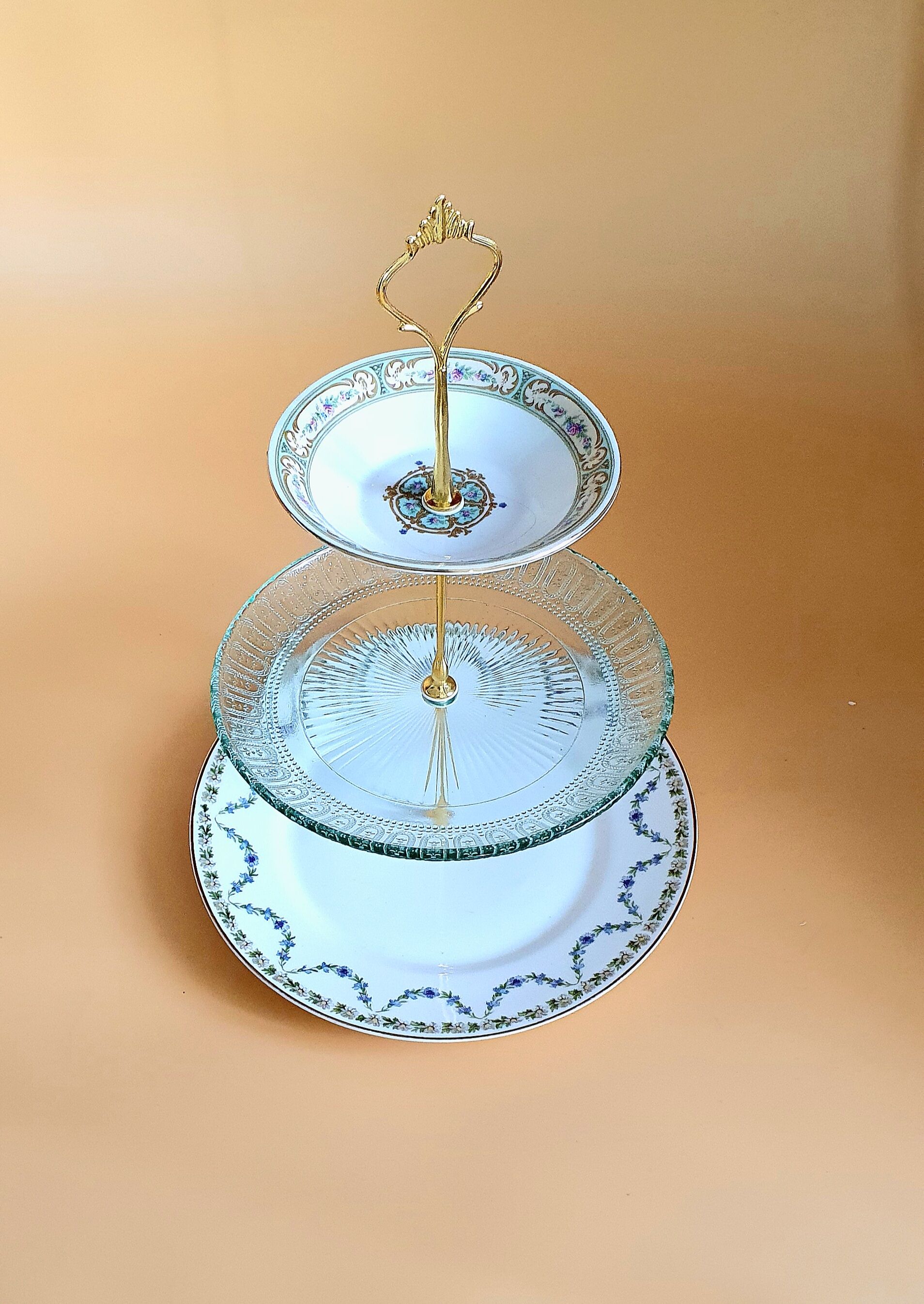 Dish cakes, aperitif, fruit