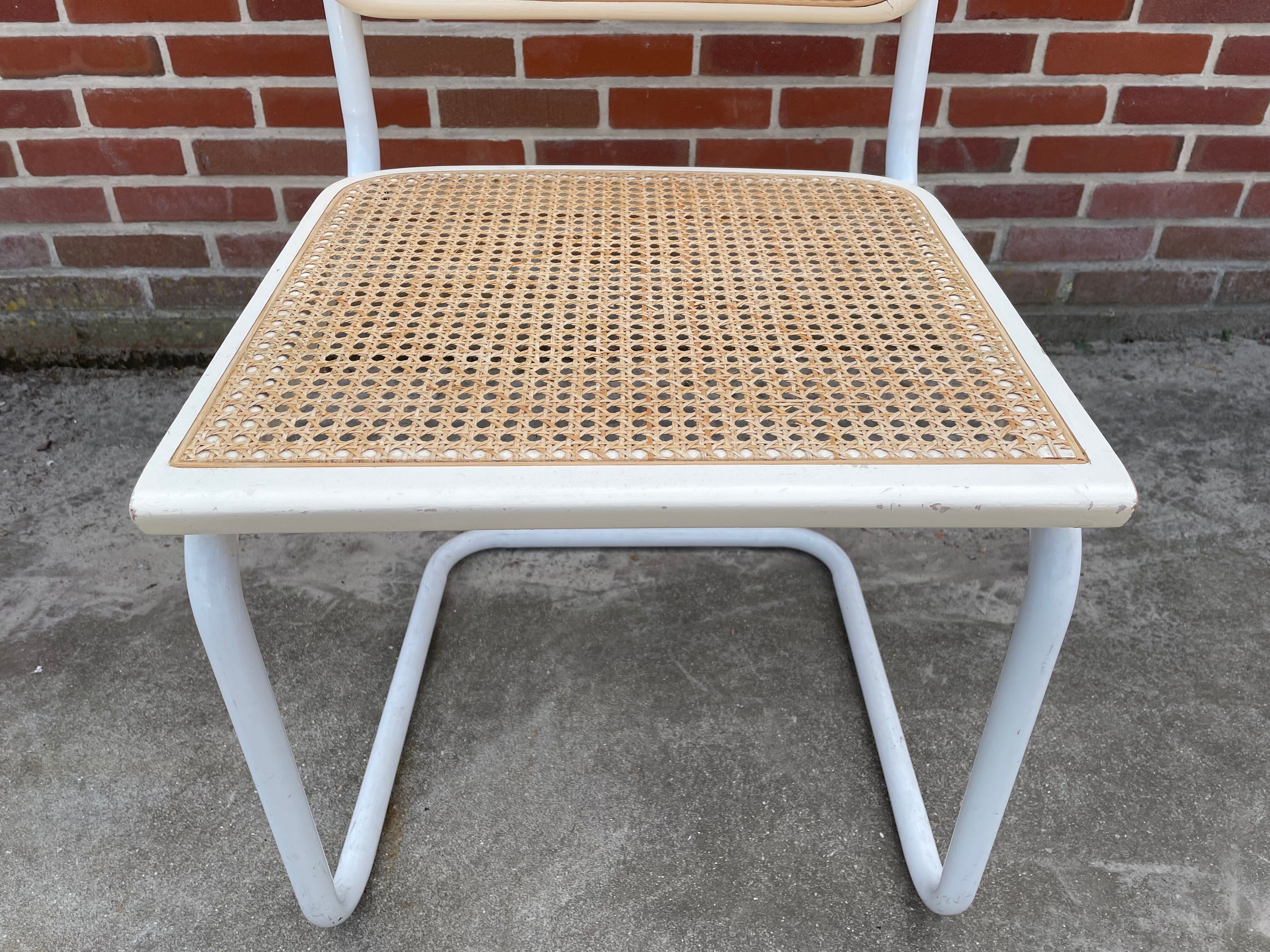 Set of 4 Cesca b32 model chairs in white