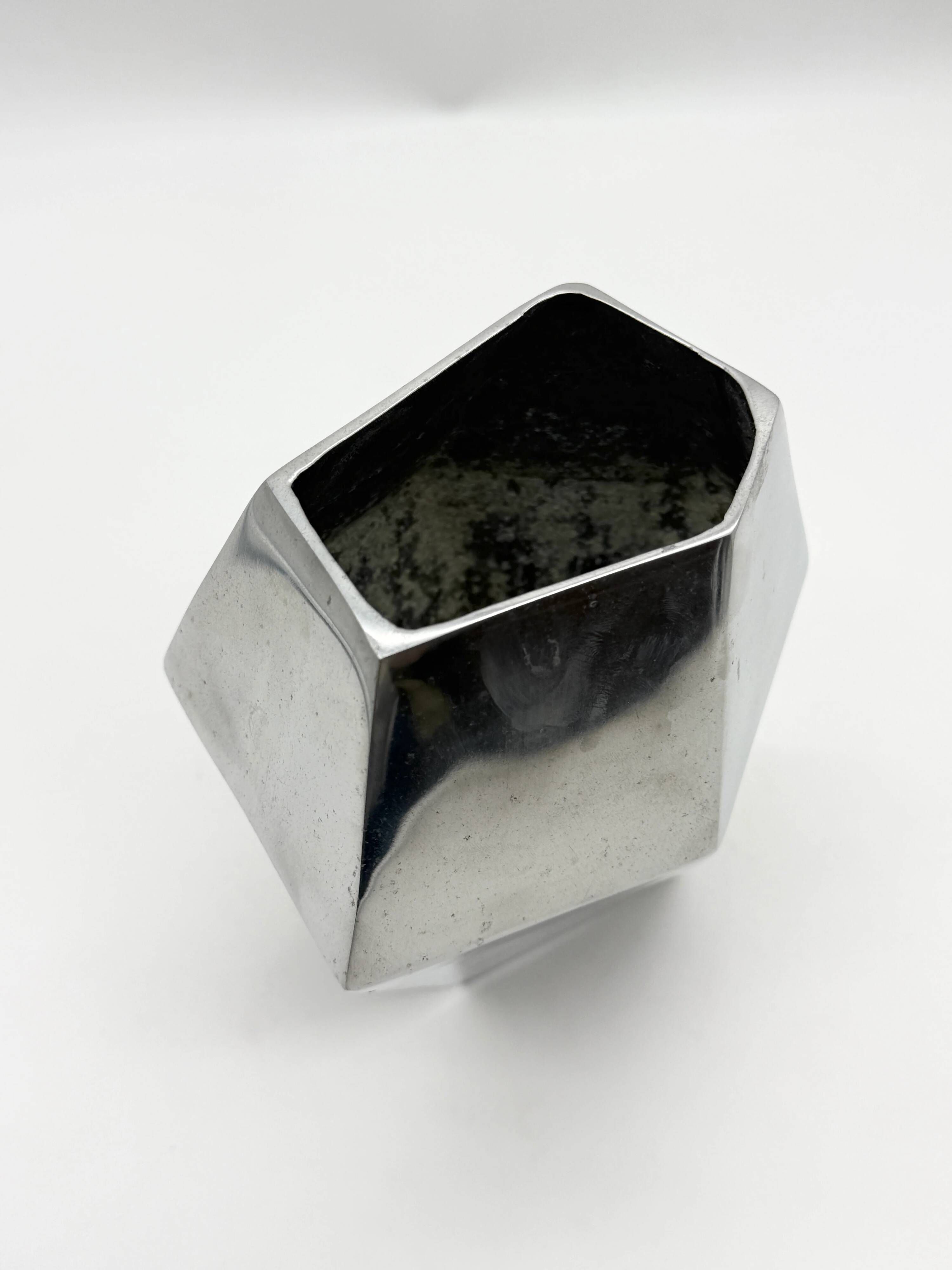Vase "Prisme" en fonte d’aluminium, années 1980