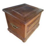 Beau coffre en bois massif ancien