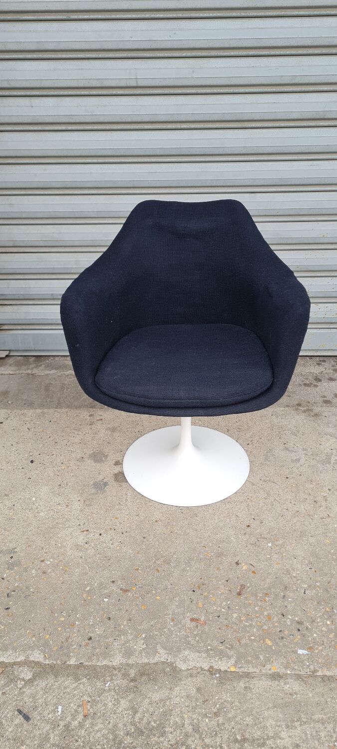 Tulip armchair by Eero Saarinen for Knoll