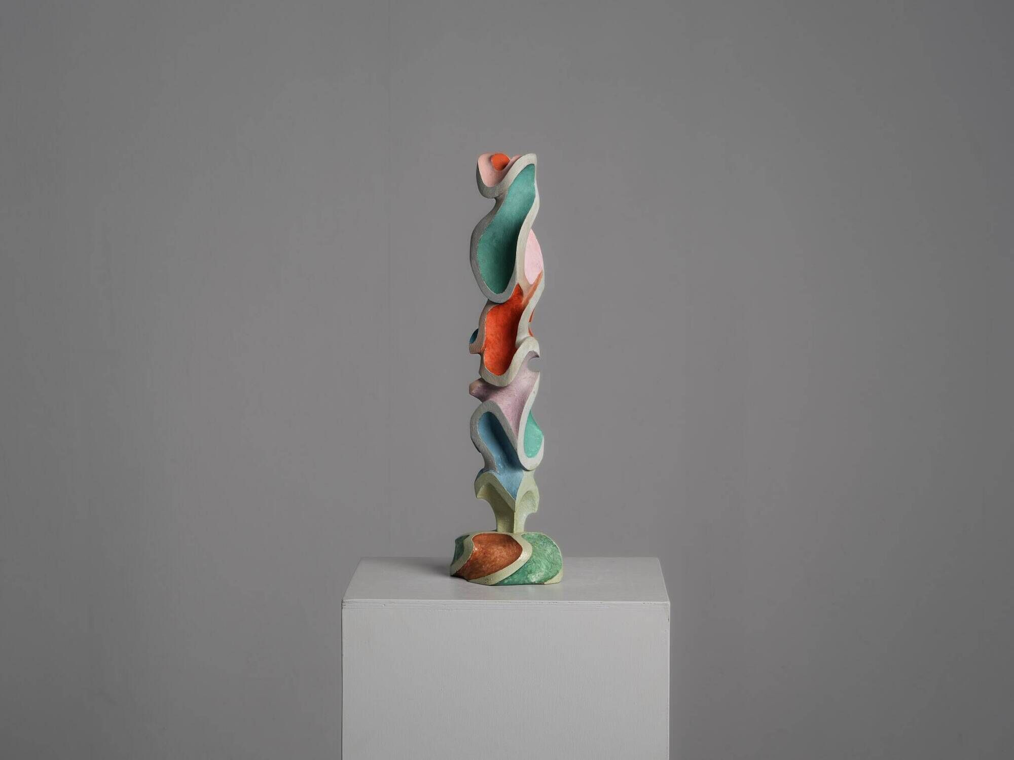 Sculpture en bois polychrome abstraite, attribuée à Ivan Stoyanov, Bulgarie, 1981