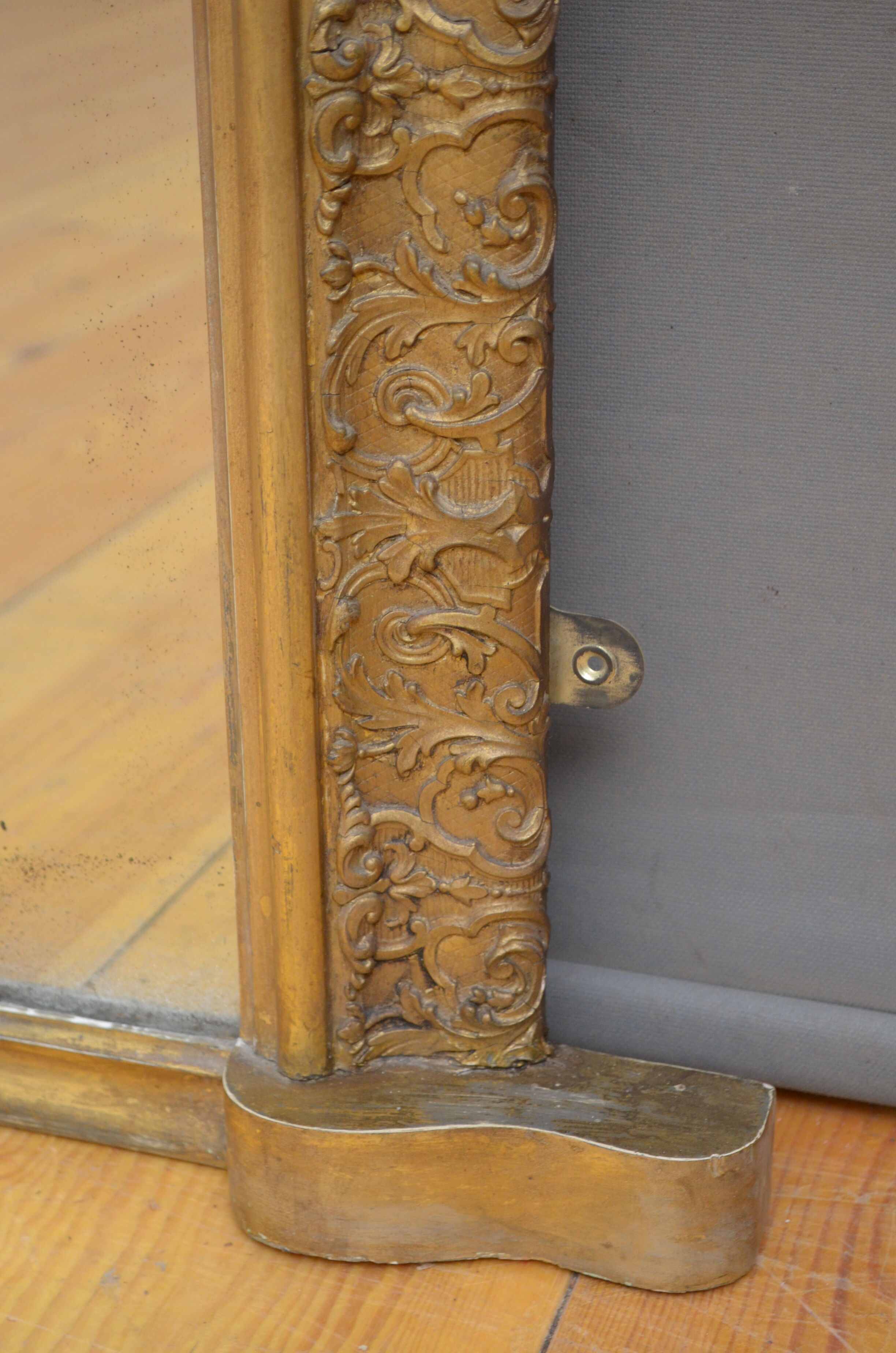Early victorian giltwood wall mirror