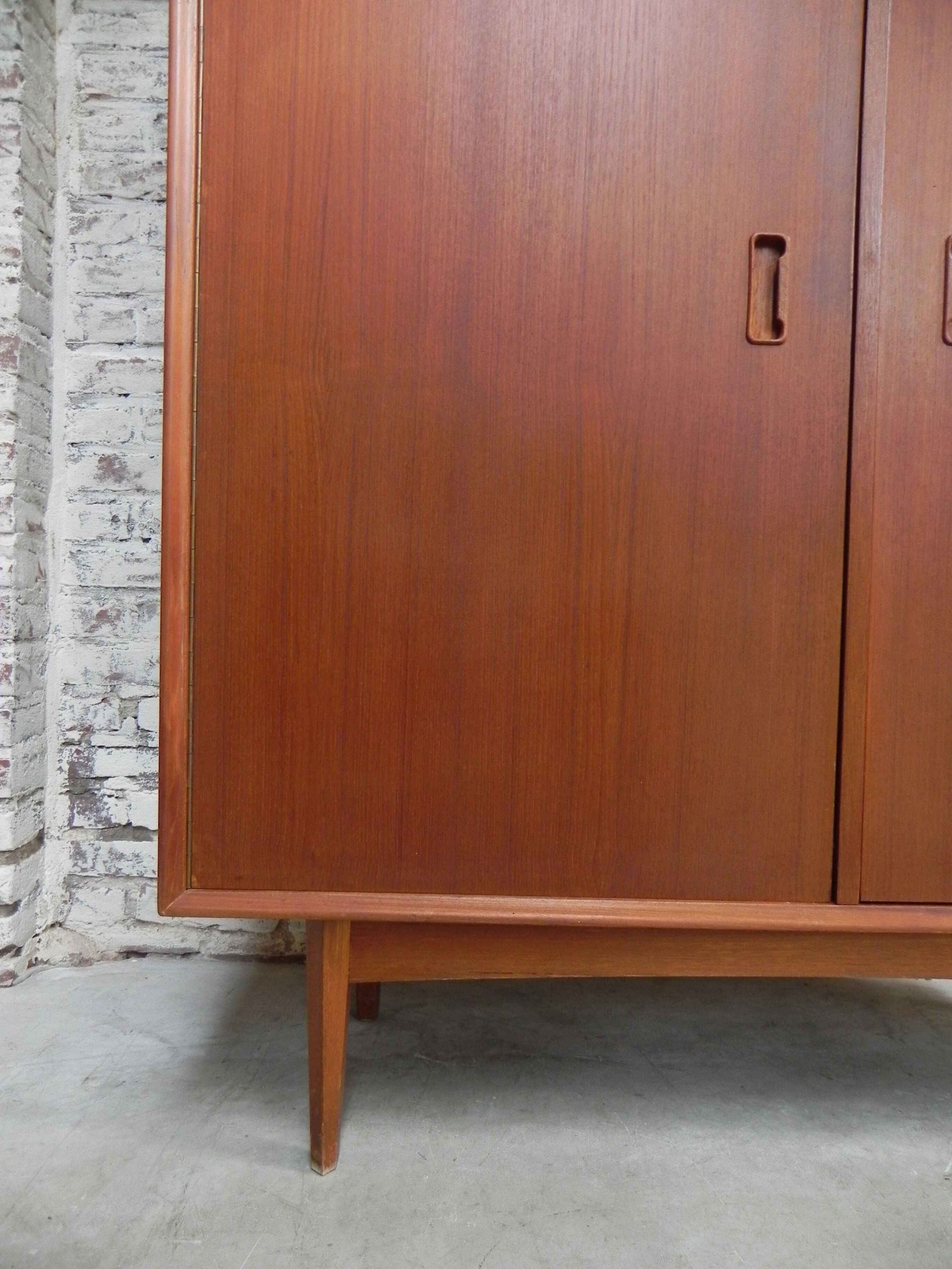 Wardrobe 179 cm high