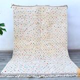 Tapis Marocain en Laine - Éclats de Couleurs sur Fond Blanc 150cmx250cm