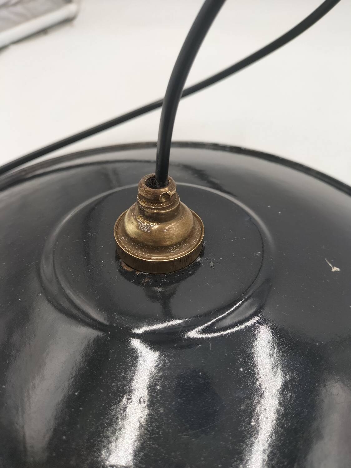 2 suspensions en tôles émaillées