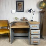 Retractable desk oak patina