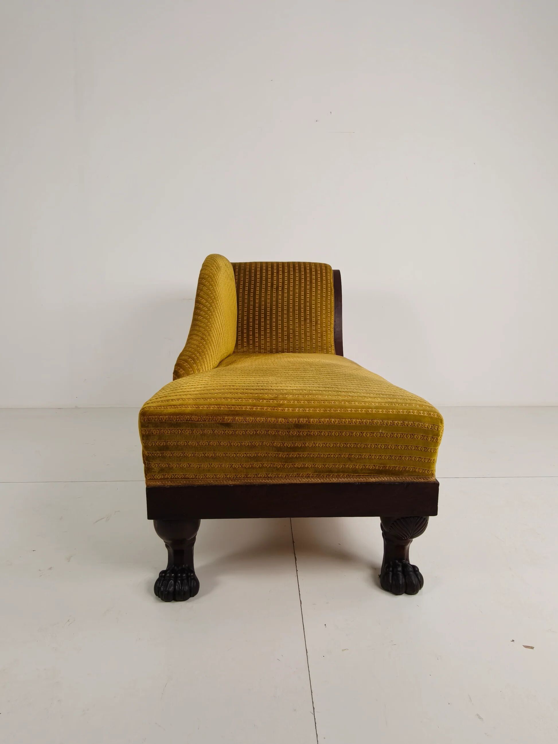 Superbe chaise longue Empire en acajou – vers 1800–1830 – pieds en pattes de lion sculptés