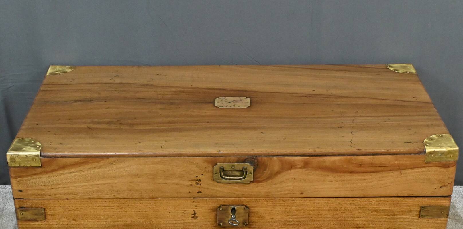 Marine trunk in camphor wood, India – Late 19th century