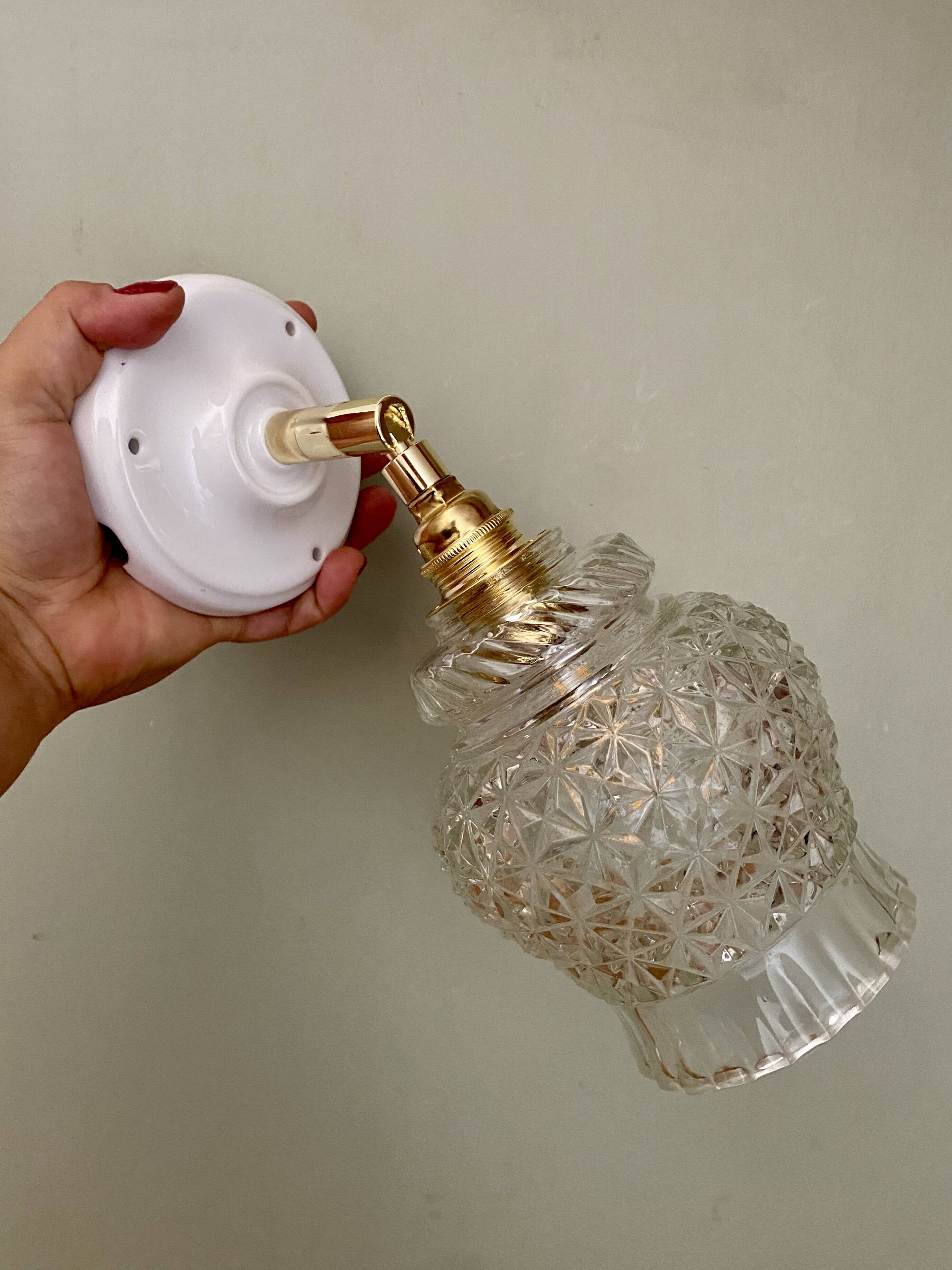 Applique tulipe vintage en verre ciselé