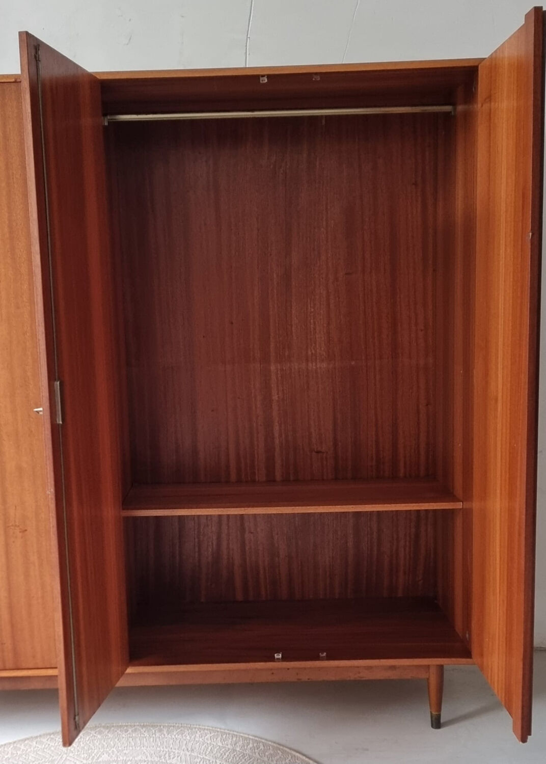 Armoire du milieu du siècle