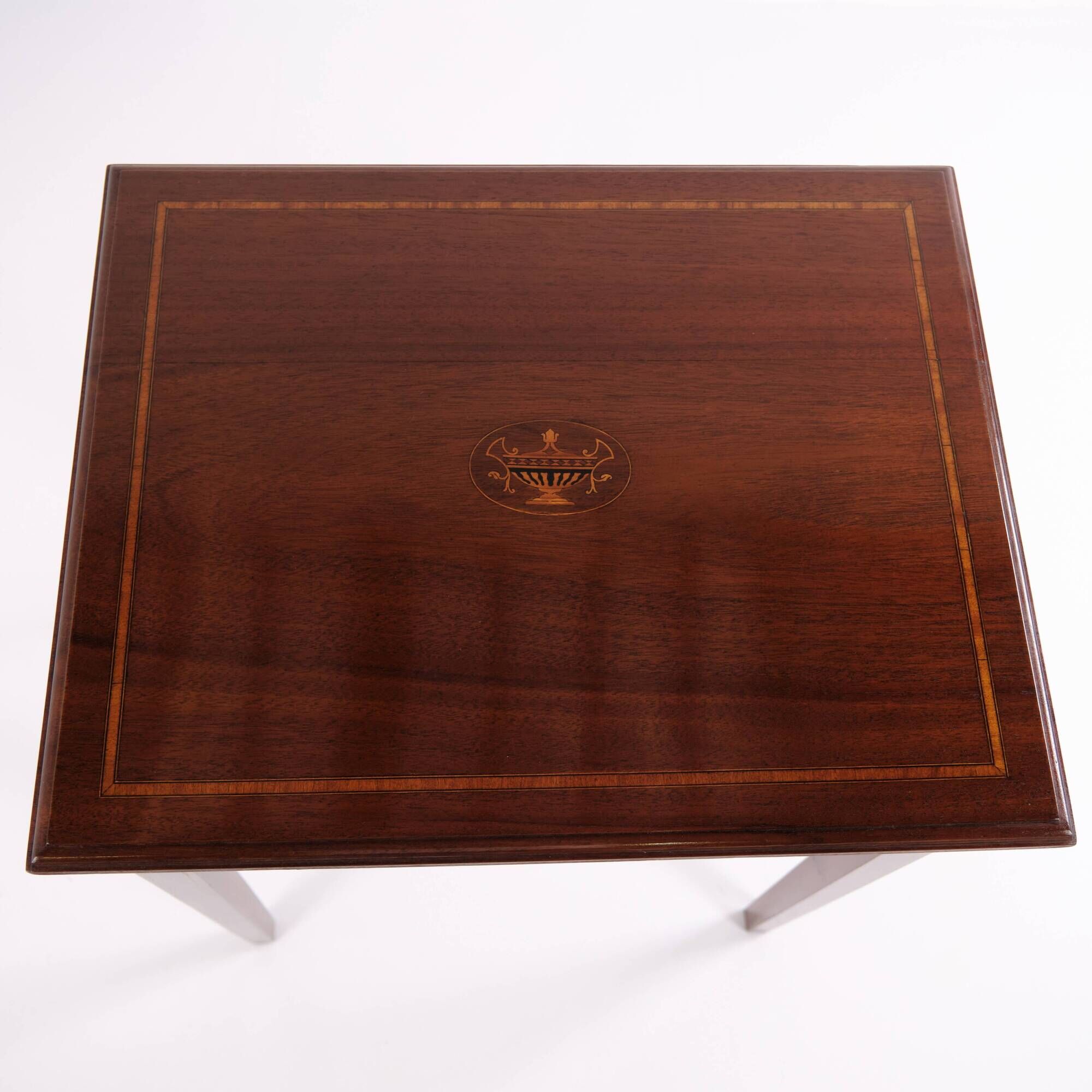 Side table - Hand polished - Decorated with fruit wood inlay - Crafted in mahogany - 1920s