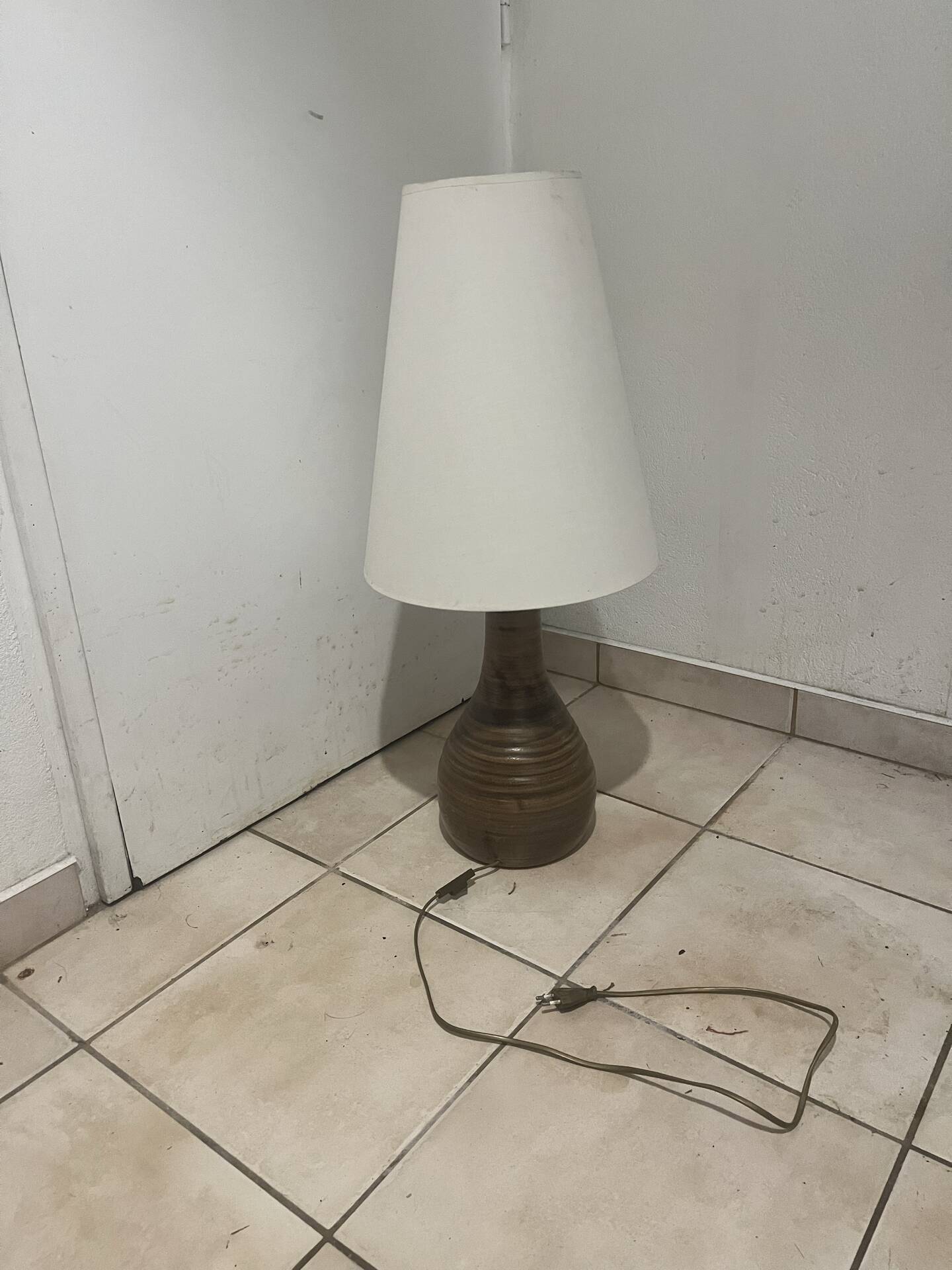 Large vintage ceramic/stoneware table lamp signed Parabis (H 86)