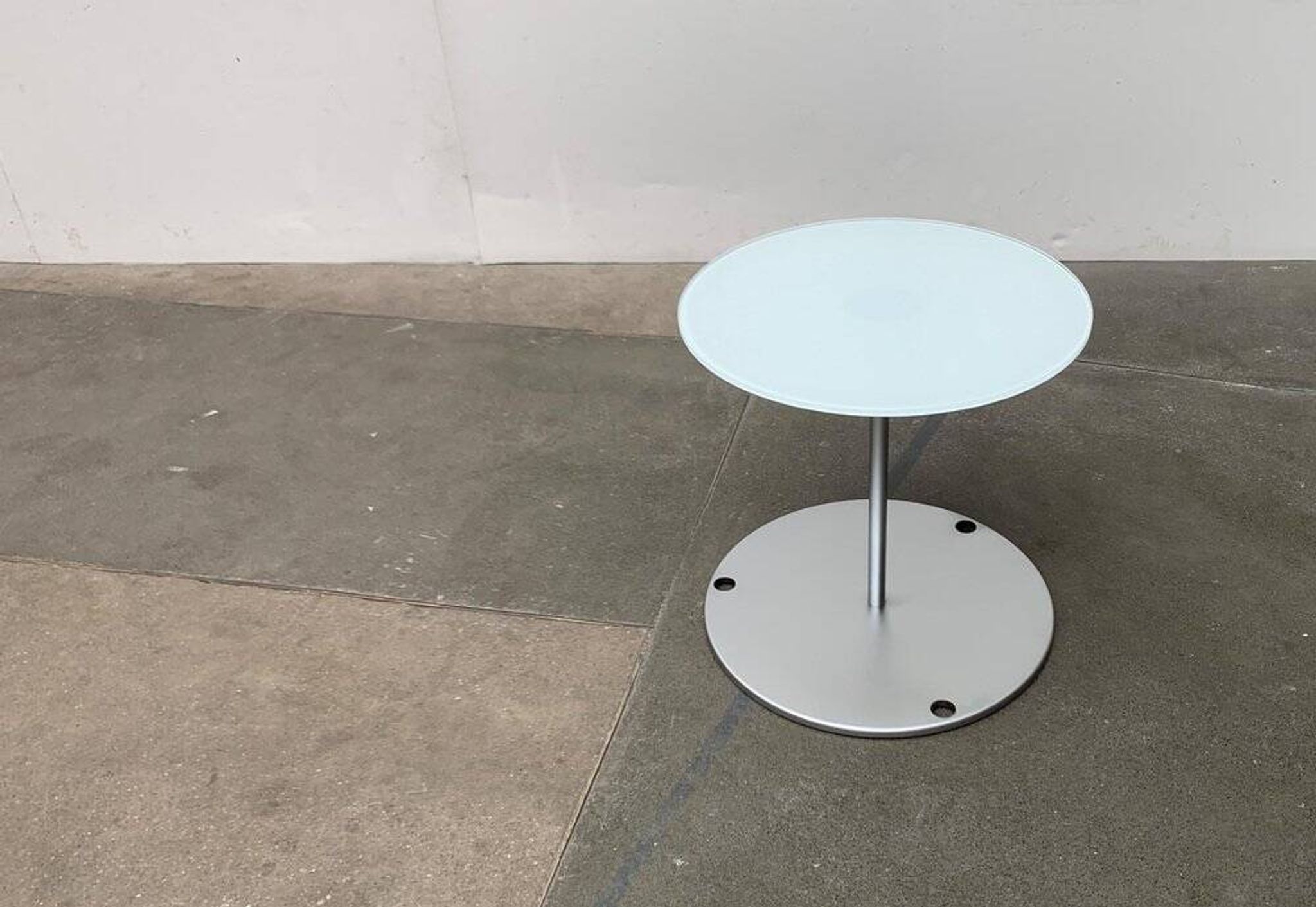 Table d'appoint de la série Drift allemande postmoderne par Walter Knoll, années 1990