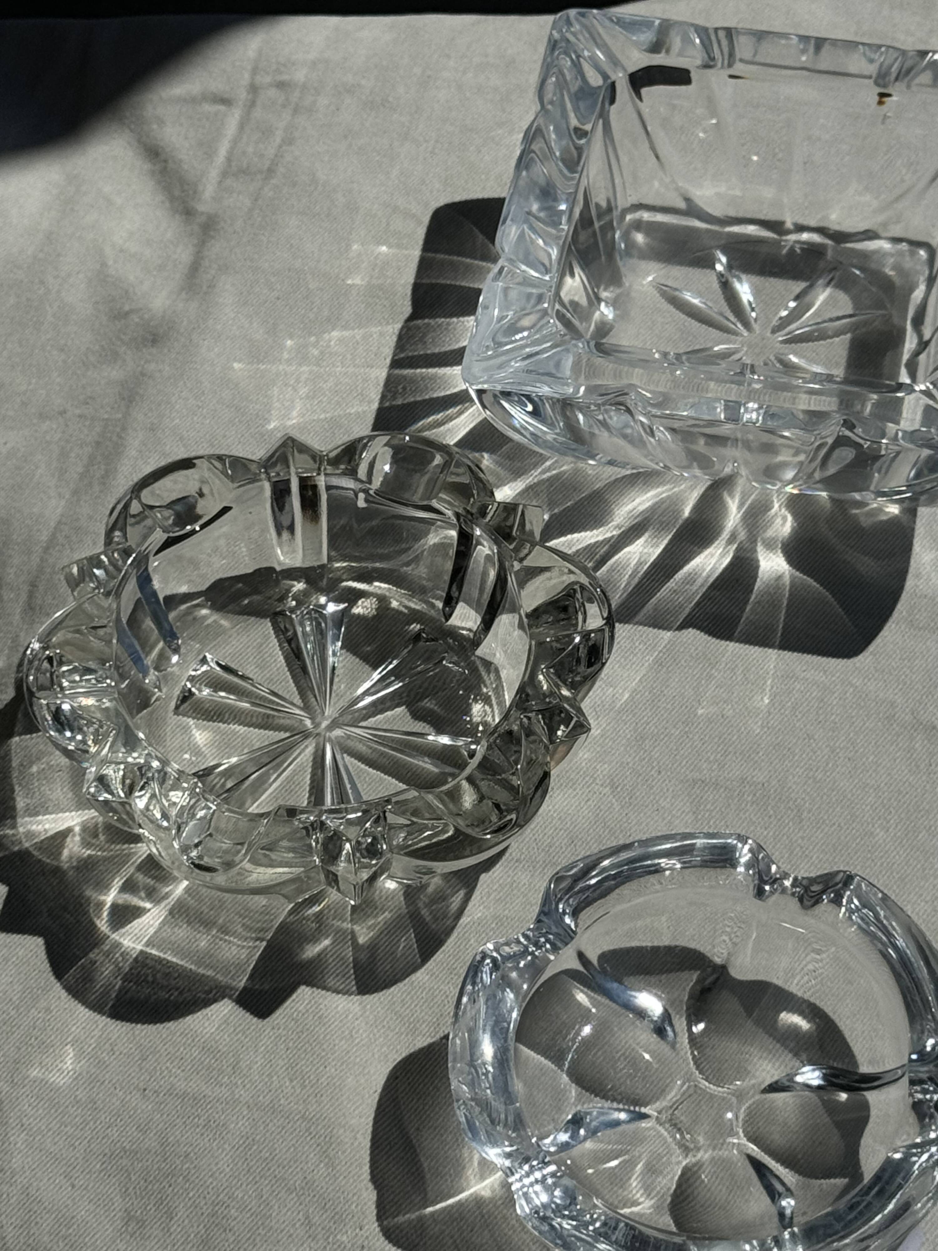 Classic geometric style glass ashtray