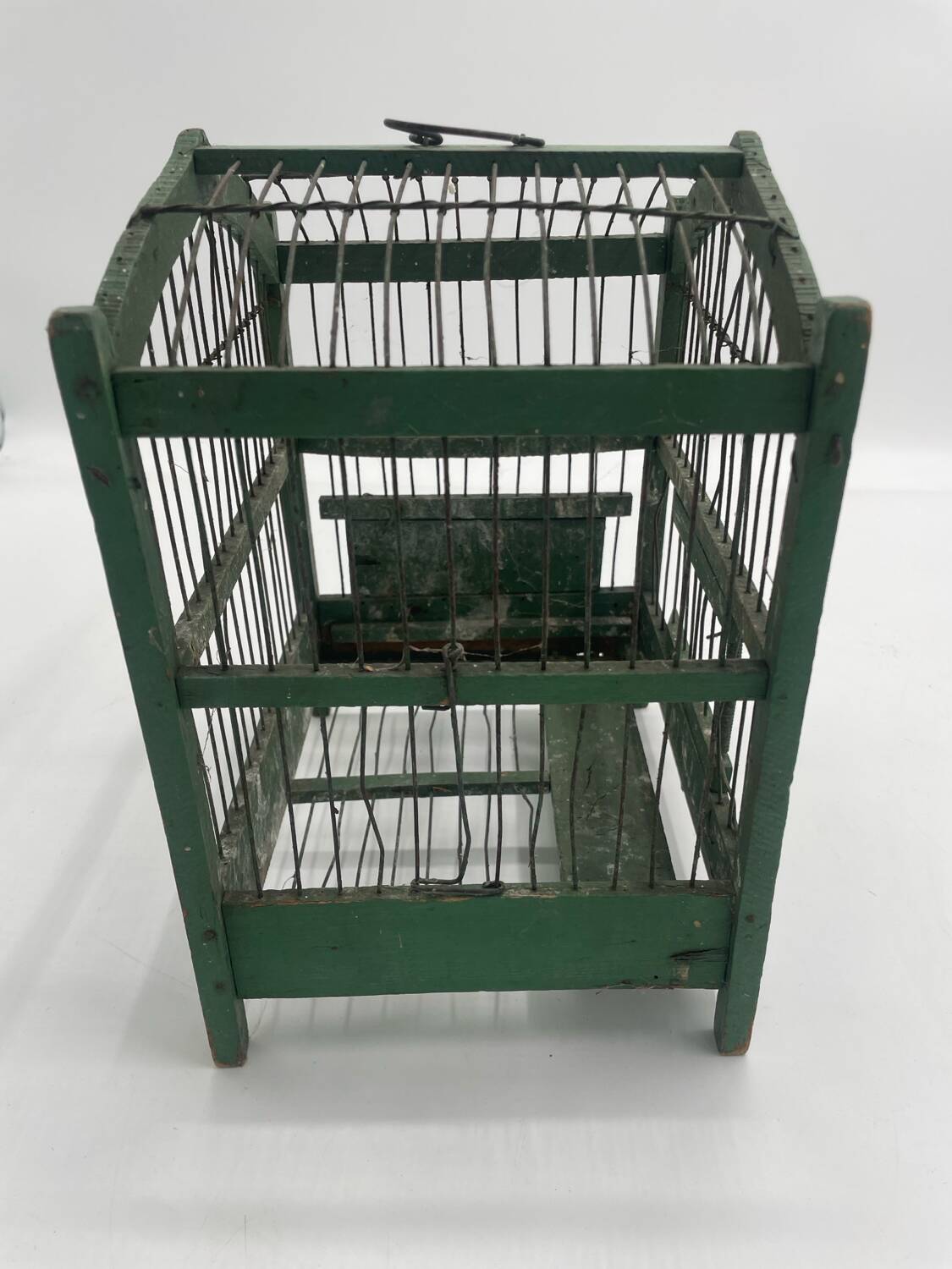 Ancienne petite cage à oiseaux verte en bois