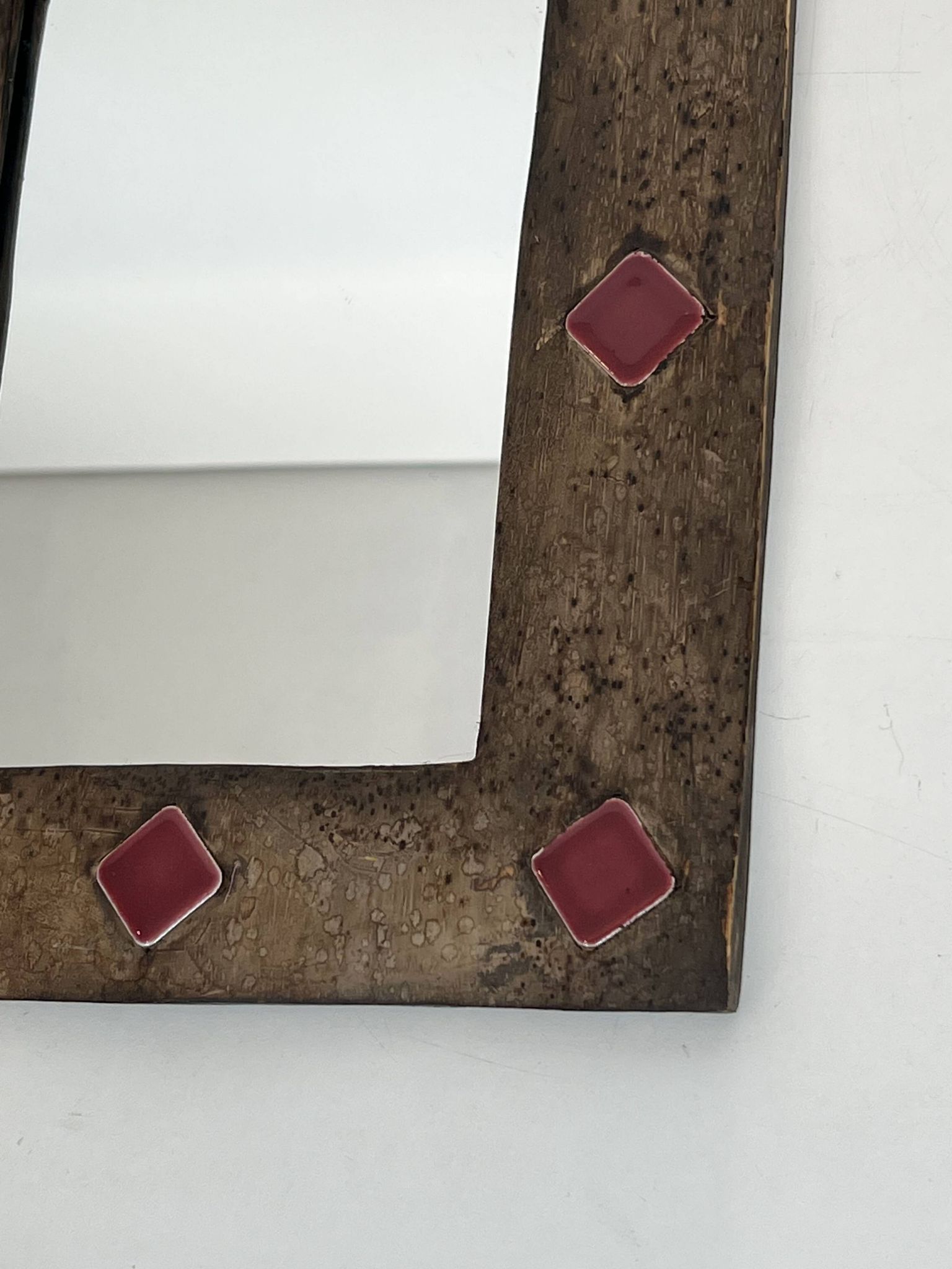 Miroir à Cadre en Céramique Émaillée Bronze à Cabochons Rouges. Travail Fra