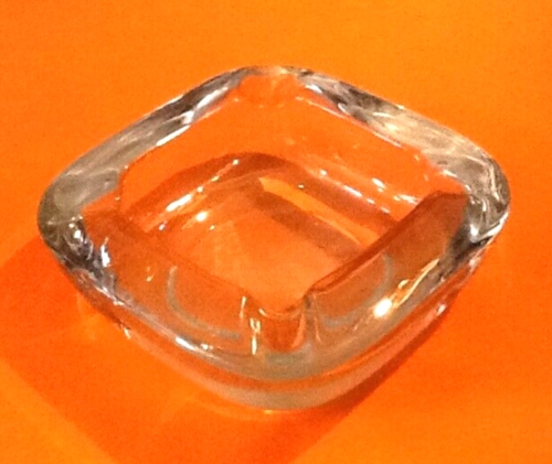 Cendrier pavé en verre transparent, années 70