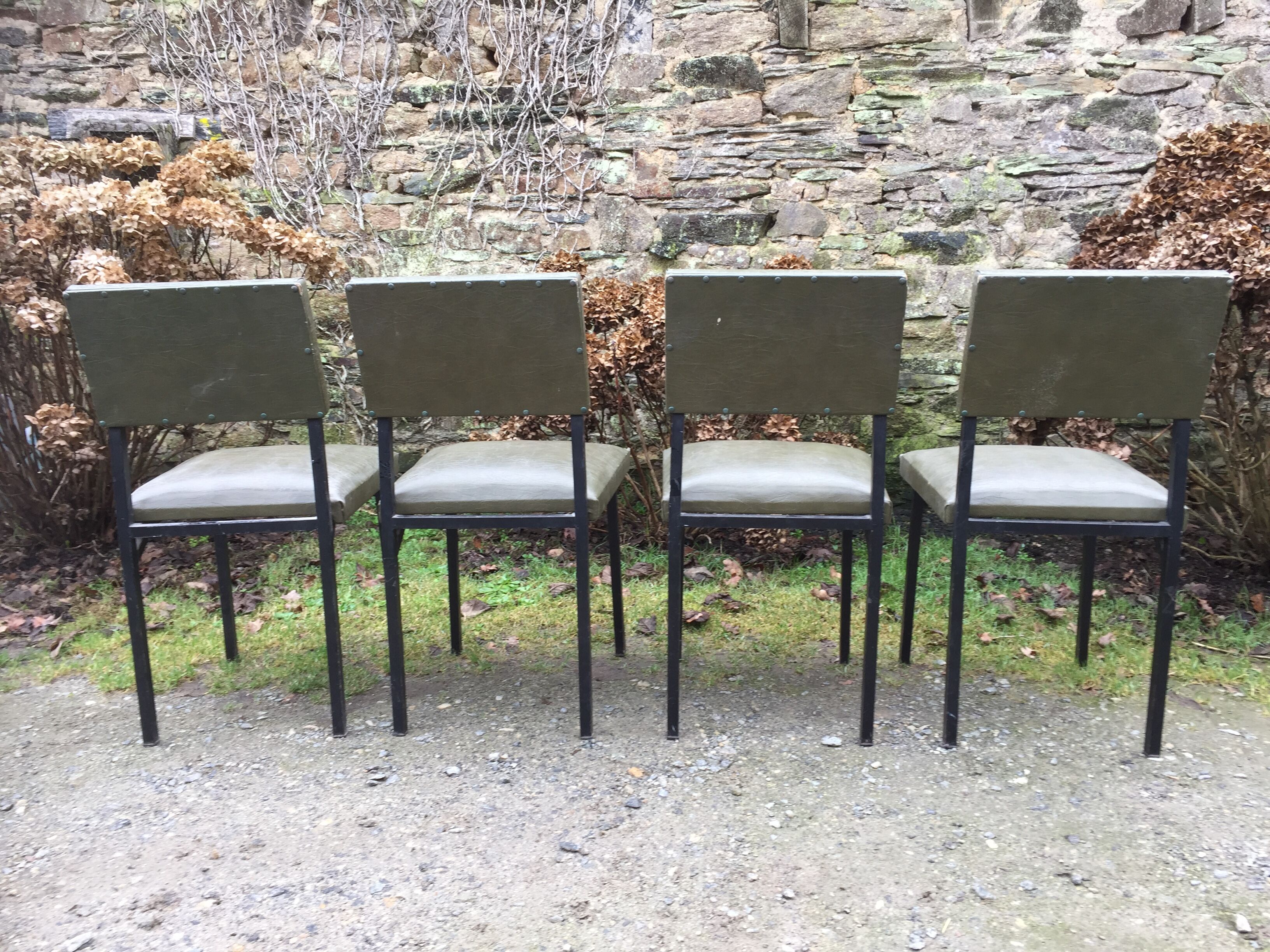 Vintage chairs guariche stone in Skaï green bottle and base in metal square tube.