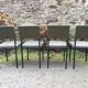 8 chaises vintage en skaï vert bouteille et piétement en tube carré métallique