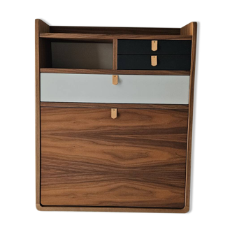 Harto Wall Office Secretary