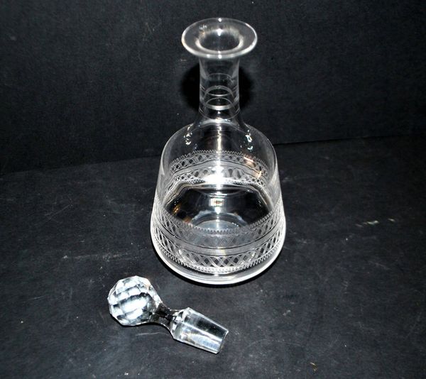 Carafe Baccarat eau fleur d'oranger en cristal à décor guilloché 1900