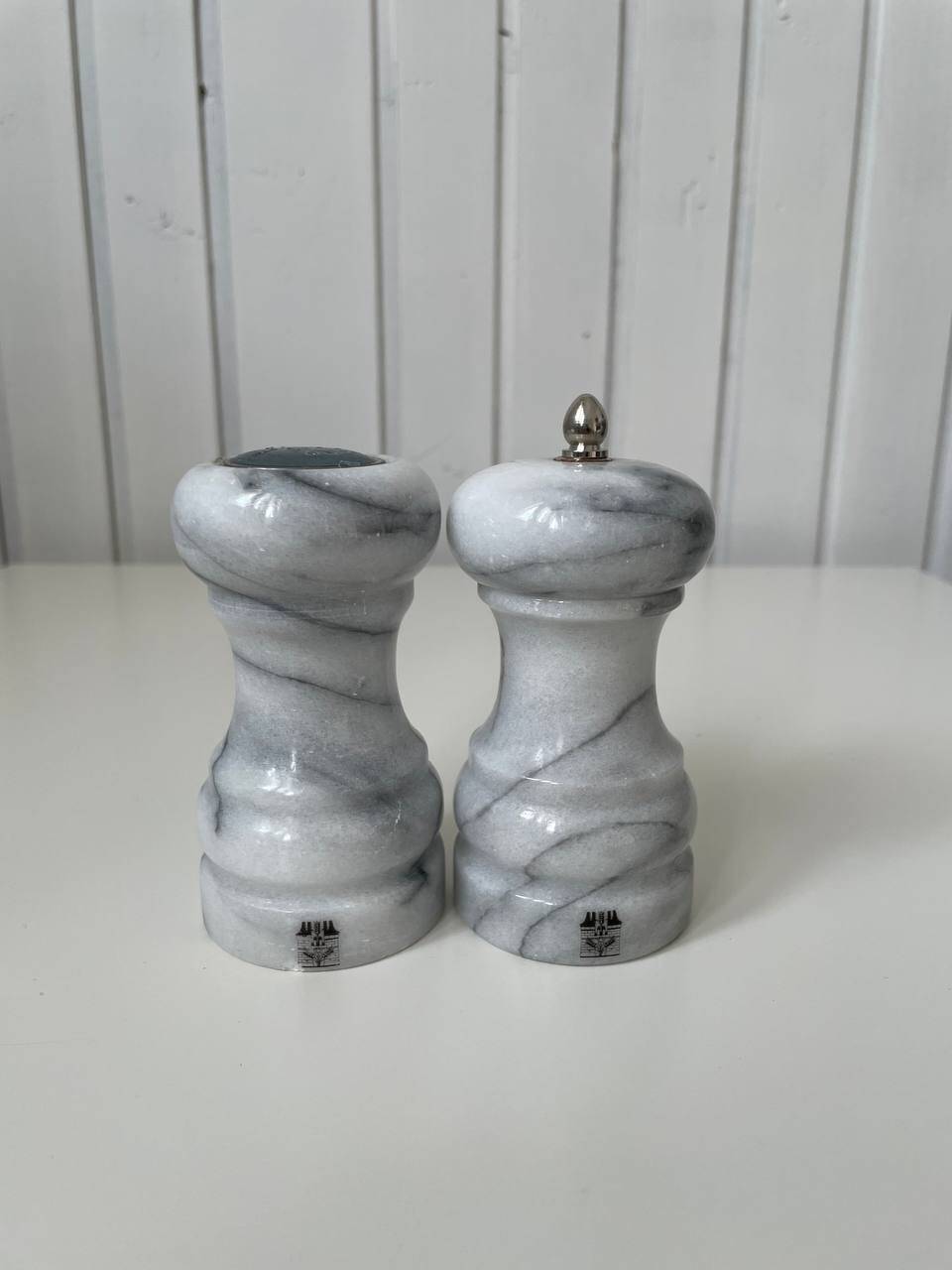 Duo salière et moulin à poivre en marbre