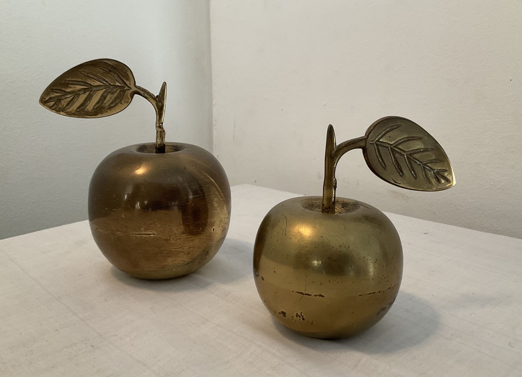 Duo of bronze apples vintage paperpress from the 60s-70s