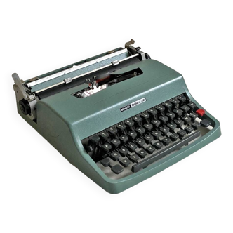 Olivetti Lettera 32 typewriter vintage 60's