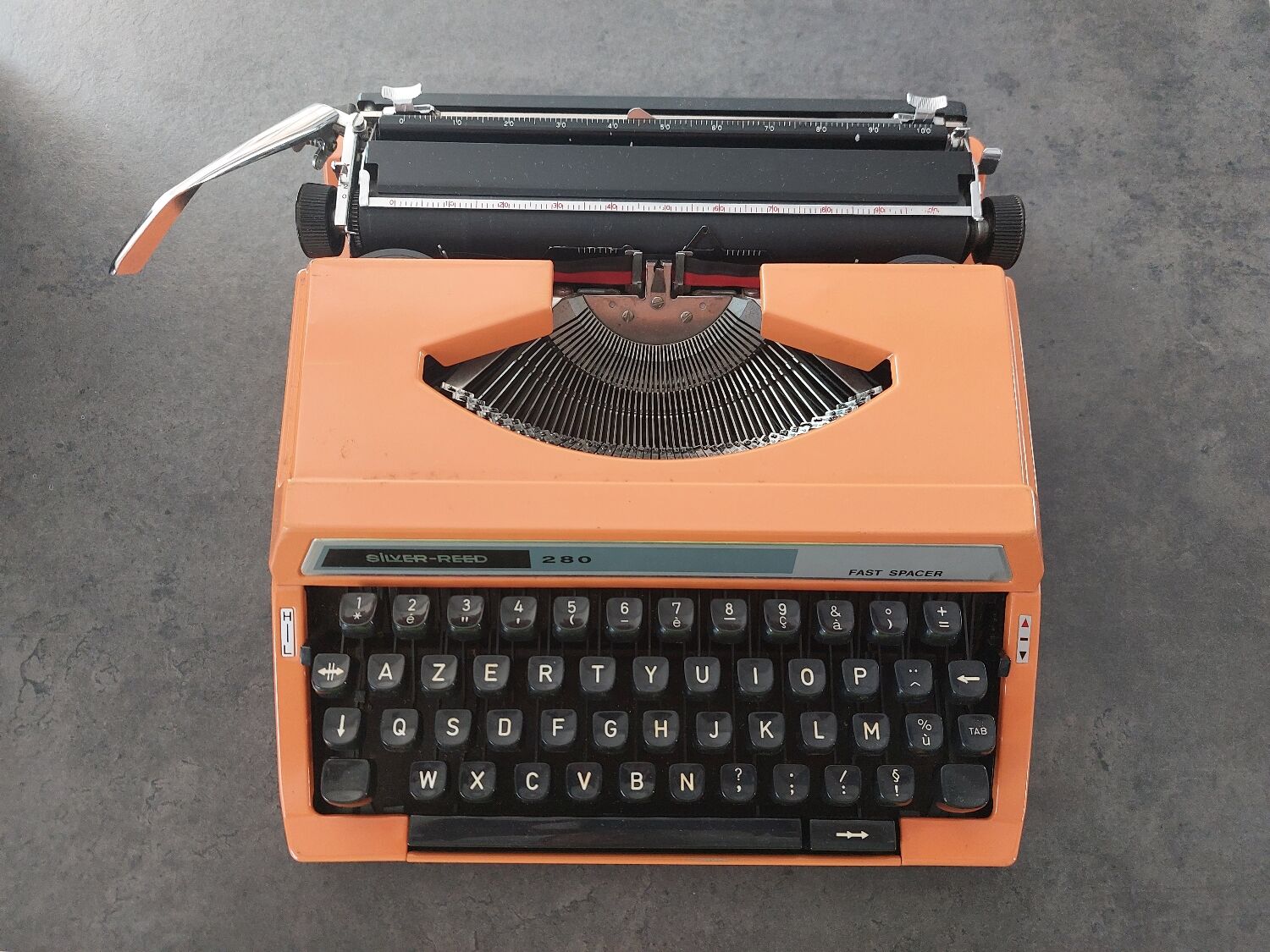 Machine à écrire Silver-Reed 280 orange vintage