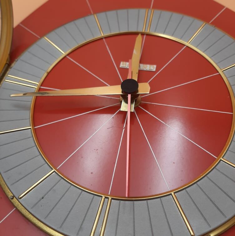 Triangular clock in red formica