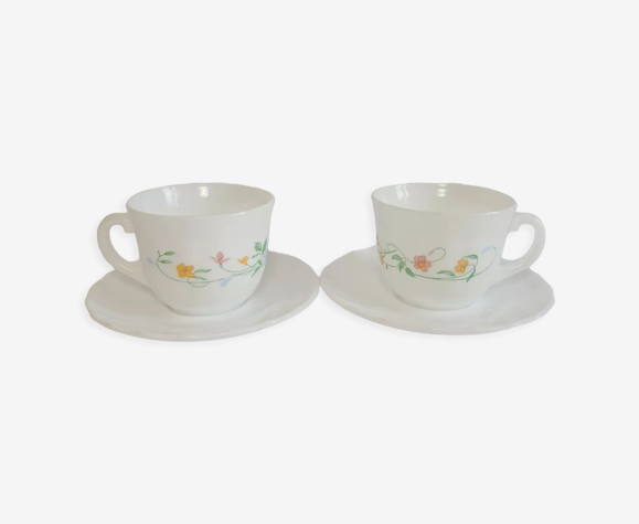 Set de 2 tasses et sous tasses en opaline Arcopal décors floraux vintage