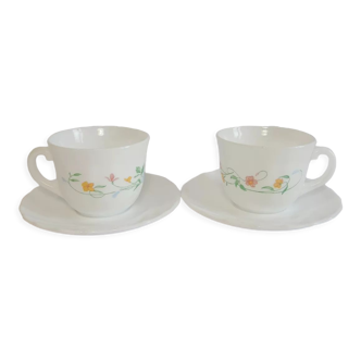 Set de 2 tasses et sous tasses en opaline Arcopal décors floraux vintage