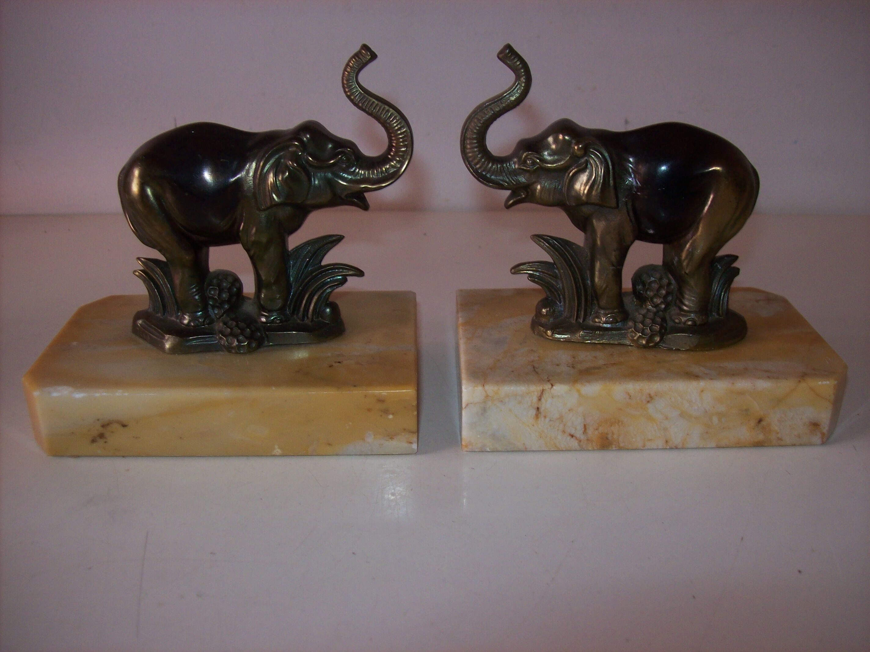 Elephant bookends