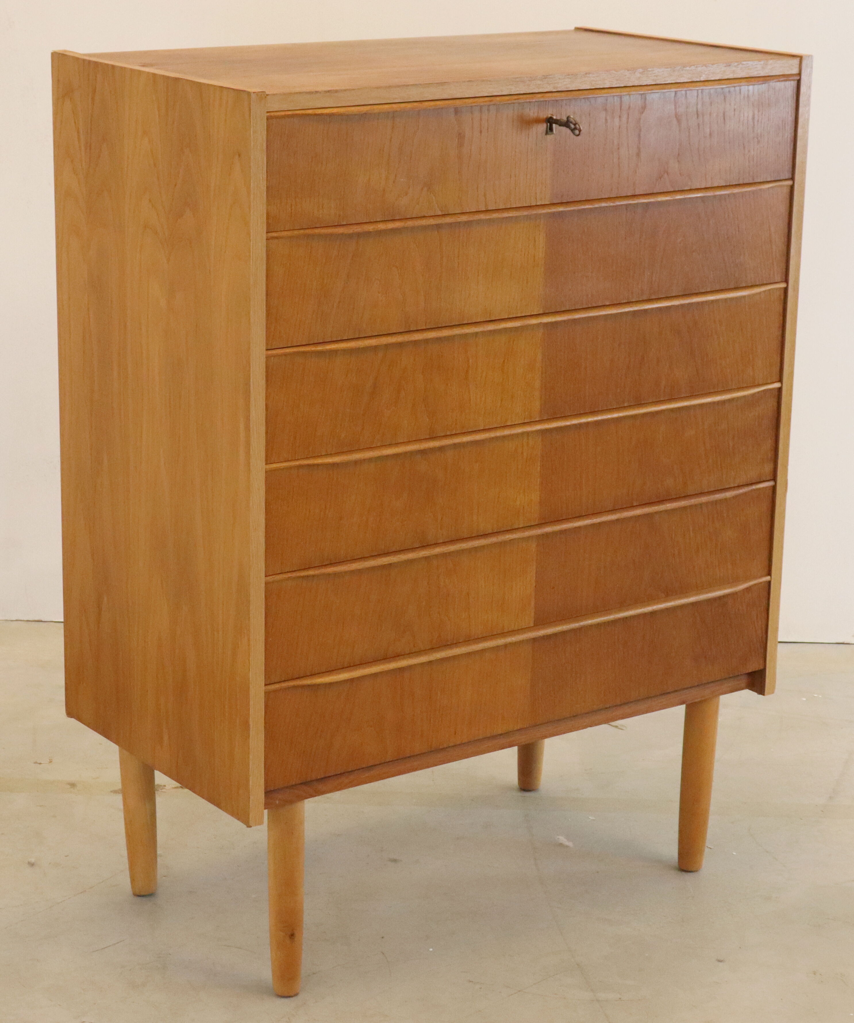 Commode danoise en chêne haut 'Brovst' - Design danois