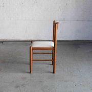 Ensemble de 6 chaises de salle à manger dans le style de Vico Magistretti.