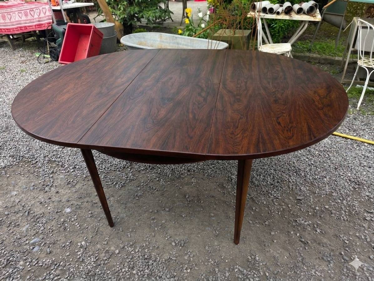 Scandinavian extendable table in rosewood from the 1960s, butterfly extension.