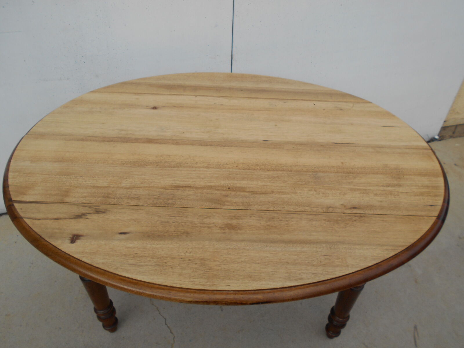 Table 6 legs, solid wood with 4 extensions