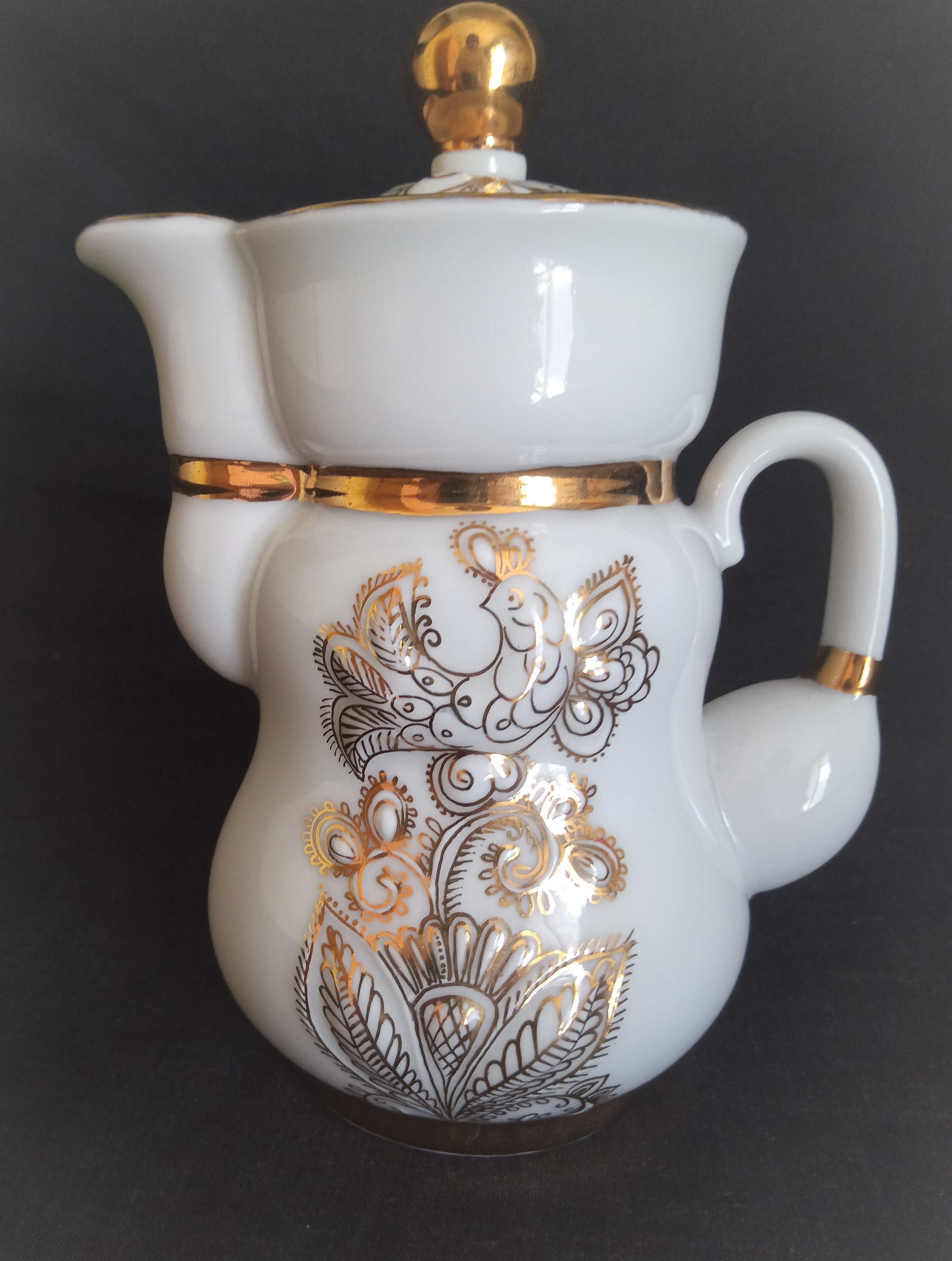 Lomonosov 29-piece porcelain coffee set, cast patterns enhanced with 24k gold